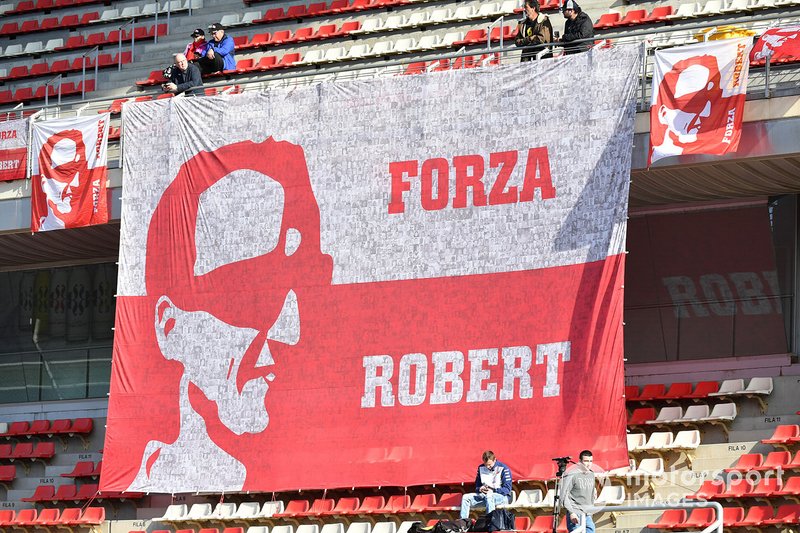 Giant banner for Robert Kubica, Williams Racing