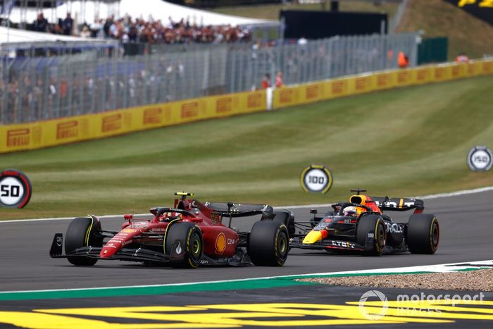 Carlos Sainz, Ferrari F1-75, Max Verstappen, Red Bull Racing RB18