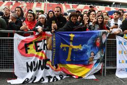 Fernando Alonso, McLaren fans y banners