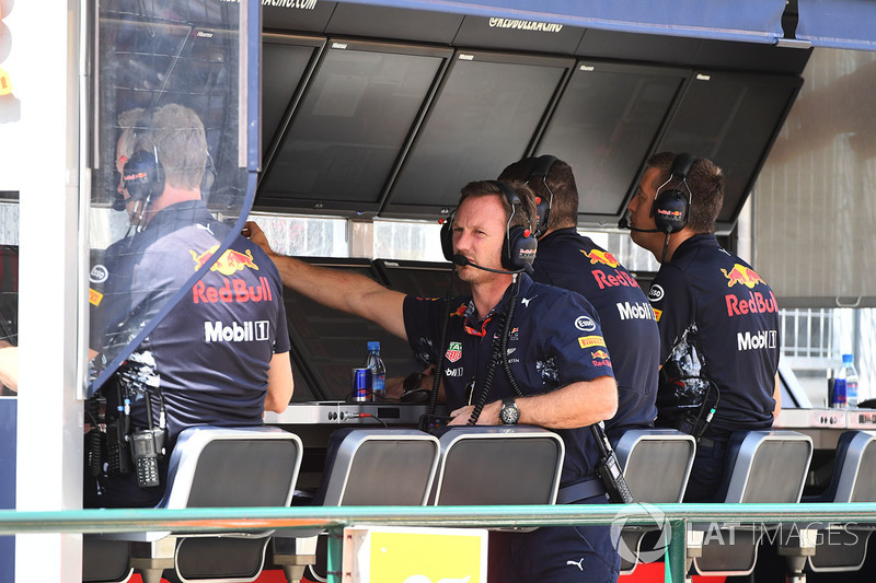 Christian Horner, director de Red Bull Racing RB13 Team Principal en el pit