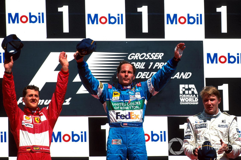 Podium: Race winner Gerhard Berger, Benetton Renault, second place Michael Schumacher, Ferrari, third place Mika Hakkinen, McLaren