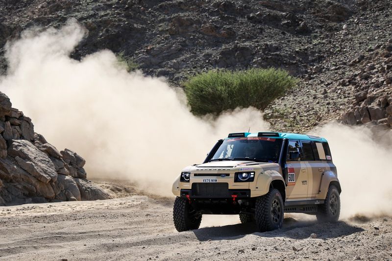 #500 Defender Rally Defender: Stephane Peterhansel, Michael Metge