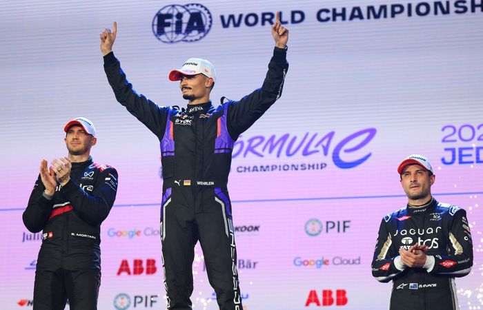 Pascal Wehrlein, Porsche Formula E Team, in parc ferme