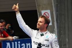 Ganador de la pole Nico Rosberg, Mercedes AMG F1 Team