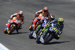 Valentino Rossi, Yamaha Factory Racing leads at the start