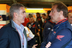 Mike Doohan en Livio Suppo, teambaas Repsol Honda Team
