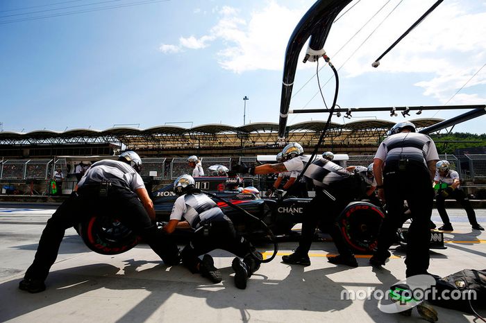 Alonso, obligado a un cambio de motor prematuro en Hungría