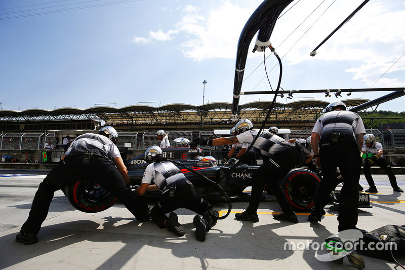Alonso, obligado a un cambio de motor prematuro en Hungría