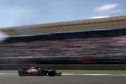 Carlos Sainz Jr., Scuderia Toro Rosso STR11
