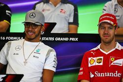 Mercedes AMG F1, Lewis Hamilton y Sebastian Vettel, Ferrari en la Conferencia de prensa FIA