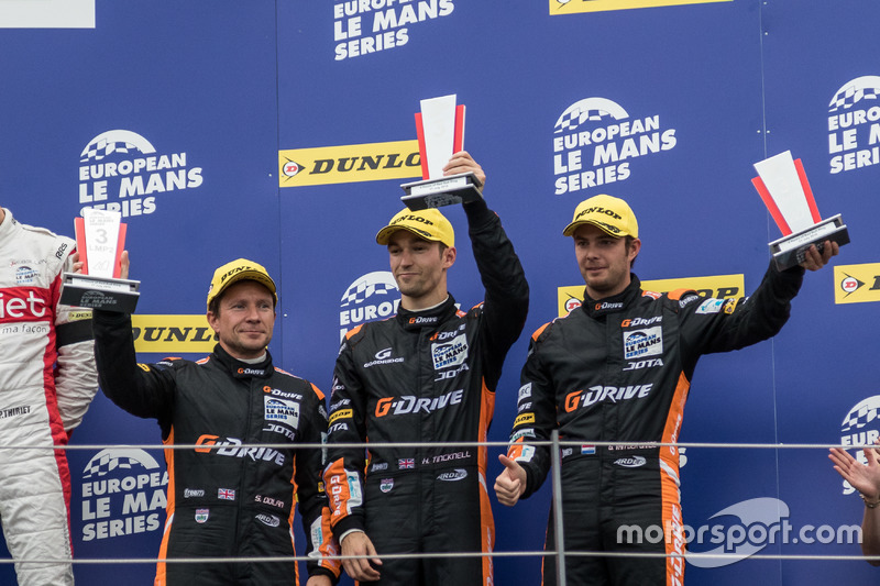 Podio LMP2: segundo lugar #38 G-Drive Racing Gibson 015S-Nissan: Simon Dolan, Giedo van der Garde, H