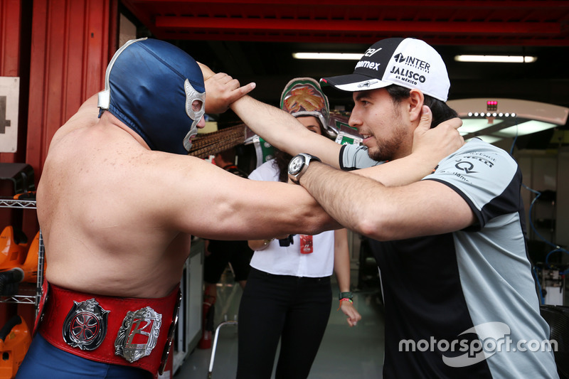 Sergio Pérez, Sahara Force India F1 con Blue Demon Jr. Luchador