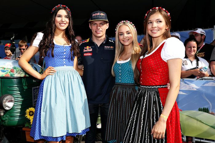 Max Verstappen, Red Bull Racing con las chocas Formula Una