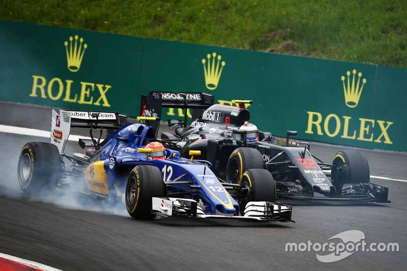 Felipe Nasr, Sauber C35; Jenson Button, McLaren MP4-31