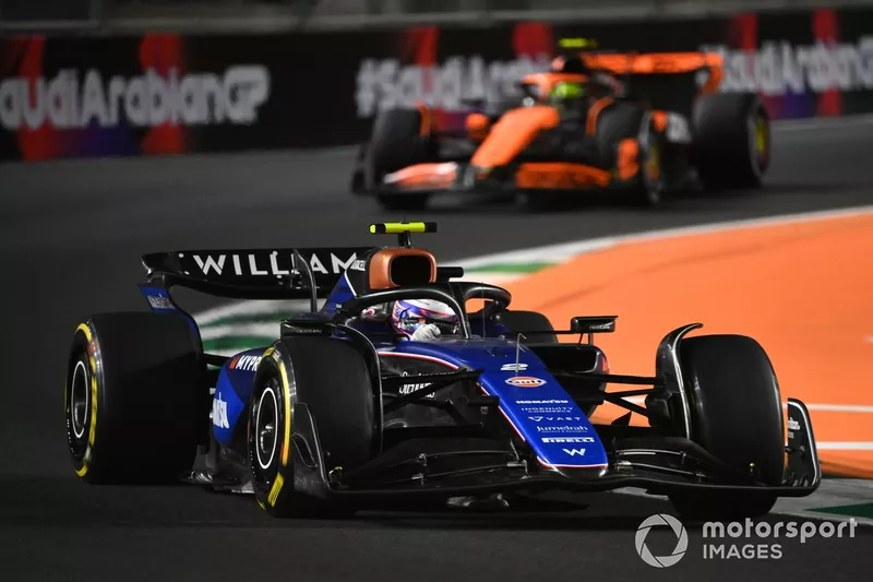 Logan Sargeant, Williams FW46, Lando Norris, McLaren MCL38