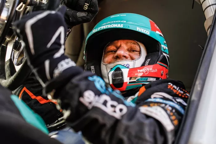 #517 Team De Rooy IVECO: Albert Llovera