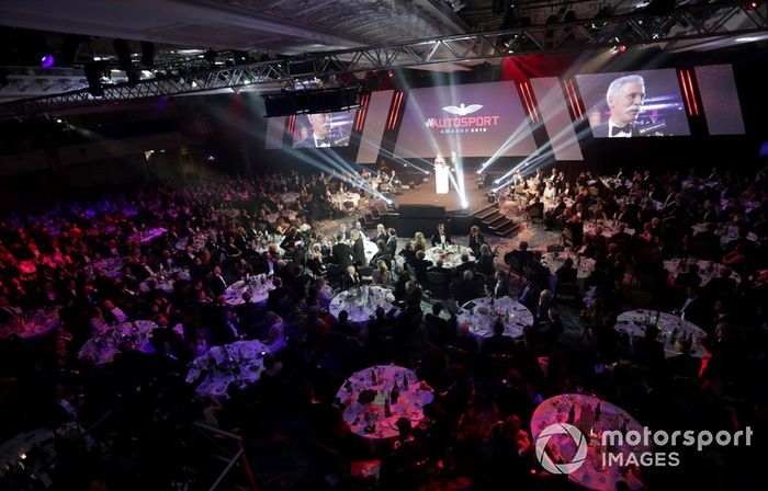 Natalie Pinkham, Sky TV, y Tom Clarkson 