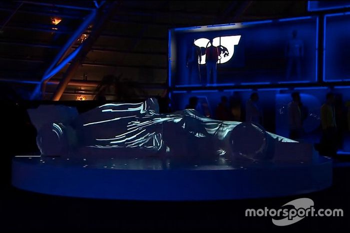 Monoplaza AlphaTauri cubierto