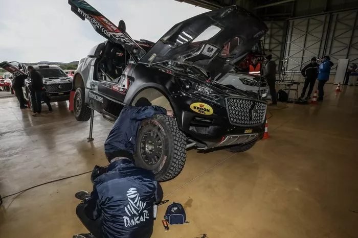 Verificaciones en Paul Ricard antes del embarque del Dakar 2020