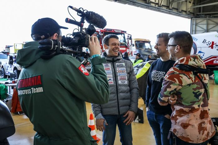 Verificaciones en Paul Ricard antes del embarque del Dakar 2020