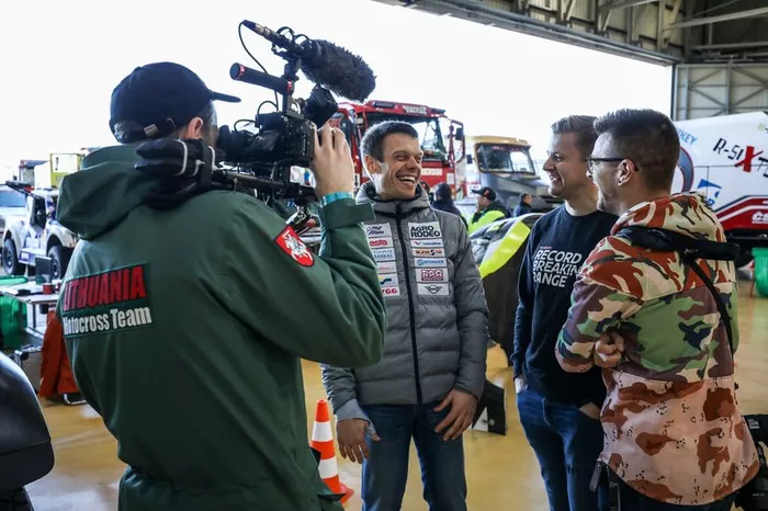 Verificaciones en Paul Ricard antes del embarque del Dakar 2020