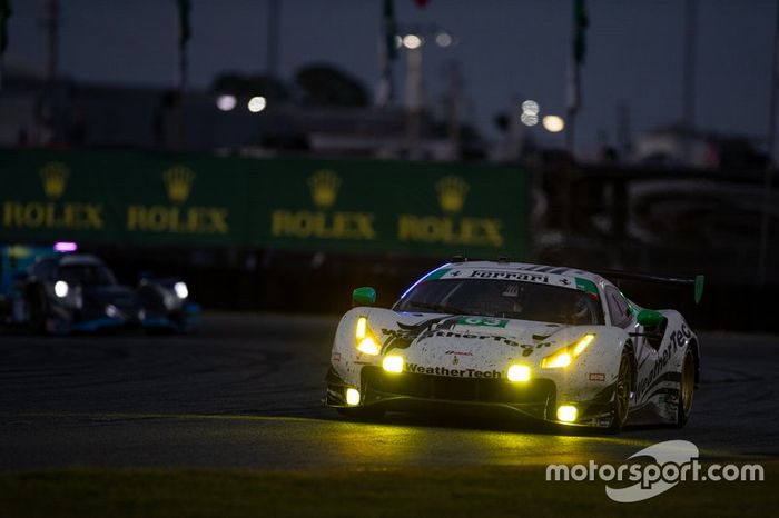 #63 Scuderia Corsa Ferrari 488 GT3: Cooper MacNeil, Toni Vilander, Jeff Westphal, Alessandro Balzan