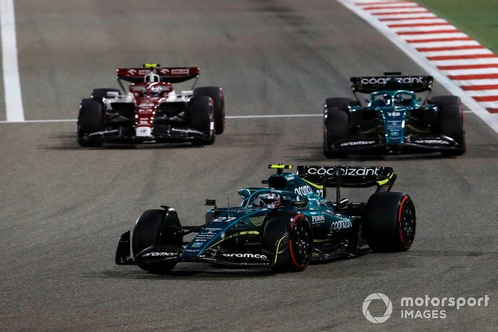 Nico Hulkenberg, Aston Martin AMR22, Lance Stroll, Aston Martin AMR22, Guanyu Zhou, Alfa Romeo C42