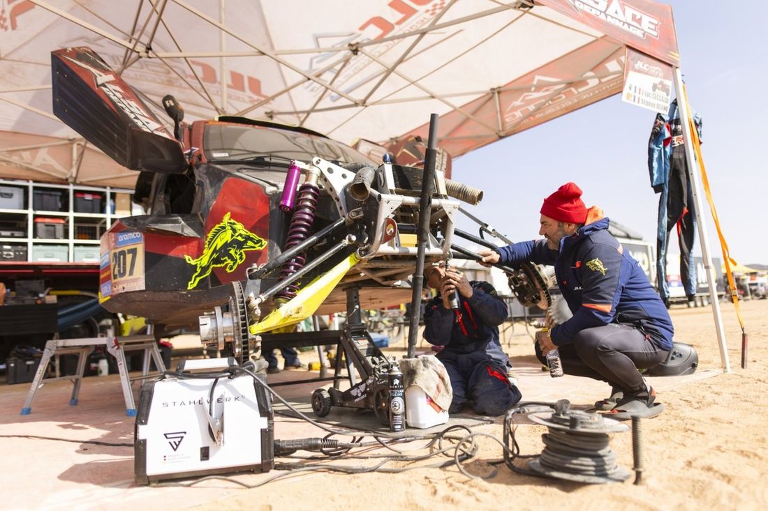 #207 JLC Racing MD: Jean-Luc Ceccaldi, Delphine Delfino