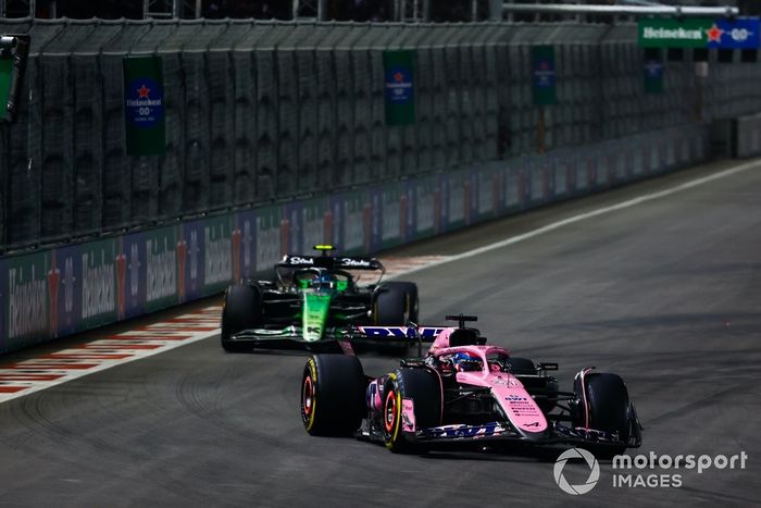 Esteban Ocon, Alpine A524, Zhou Guanyu, Stake F1 Team KICK Sauber C44