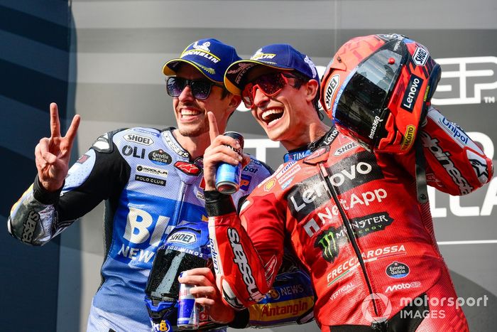Podio: 1º Marc Márquez, 2º Alex Márquez, 3º Pecco Bagnaia