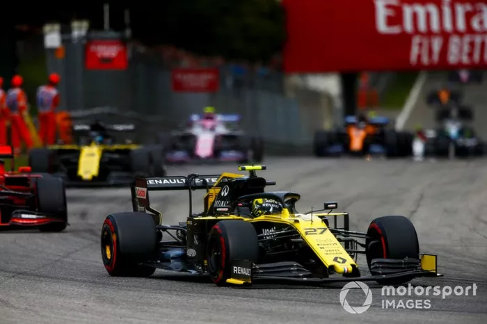 Renault em alta