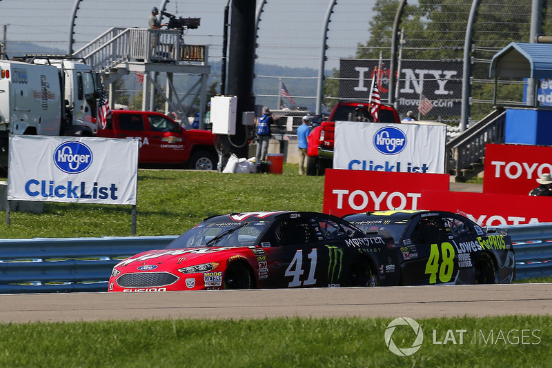 Kurt Busch, Stewart-Haas Racing, Ford Fusion Haas Automation/Monster Energy and Jimmie Johnson, Hendrick Motorsports, Chevrolet Camaro Lowe's for Pros