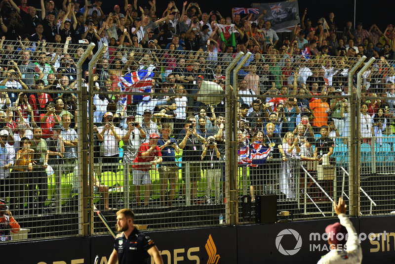 Pole sitter Lewis Hamilton, Mercedes AMG F1 celebrates in parc ferme with the fans