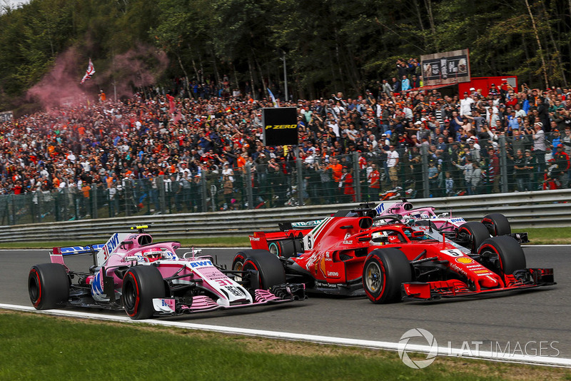 Esteban Ocon, Racing Point Force India VJM11, Sebastian Vettel, Ferrari SF71H, Lewis Hamilton, Mercedes AMG F1 W09 and Sergio Perez, Racing Point Force India VJM11 battle on lap one