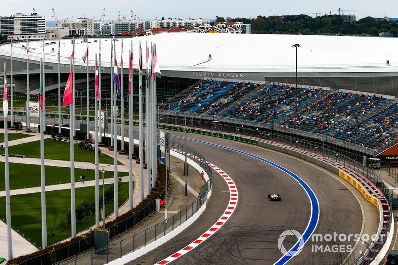 <img src="https://cdn-1.motorsport.com/static/custom/car-thumbs/F1_2018/TESTS/haas.png" alt="" width="250" /> Haas