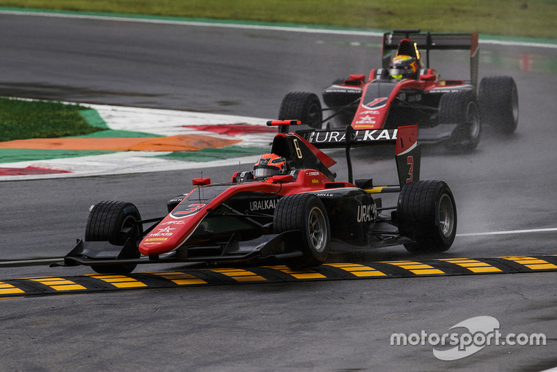 Mazepin a parfois court-circuité la chicane et gardé l'avantage sur Ilott