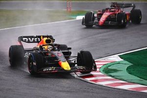 Max Verstappen, Red Bull Racing RB18, Charles Leclerc, Ferrari F1-75

