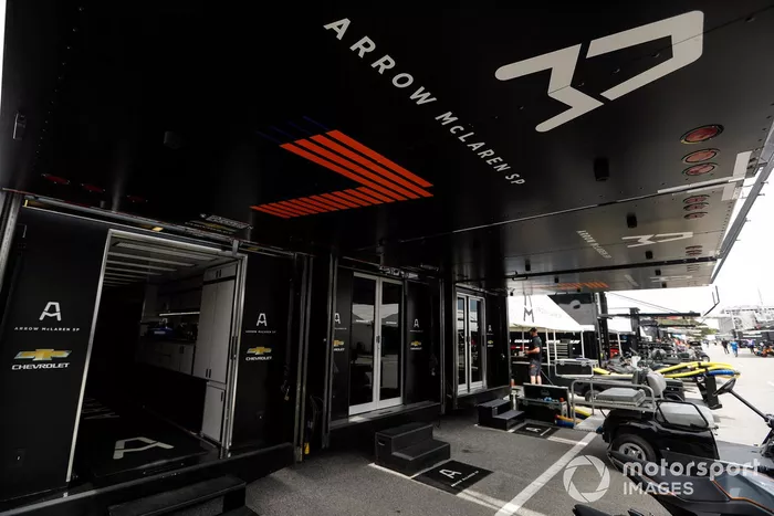 Patricio O'Ward, Arrow McLaren SP Chevrolet, Felix Rosenqvist, Arrow McLaren SP Chevrolet paddock 