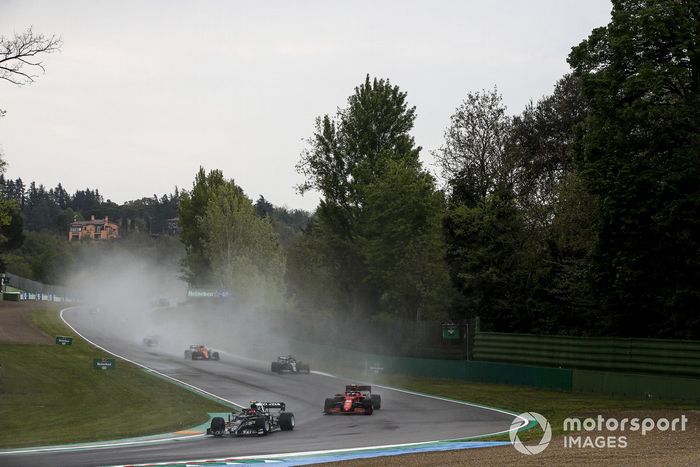 Pierre Gasly, AlphaTauri AT02, Carlos Sainz Jr., Ferrari SF21, Lance Stroll, Aston Martin AMR21