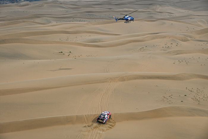 #301 Toyota Gazoo Racing: Nasser Al-Attiyah, Matthieu Baumel