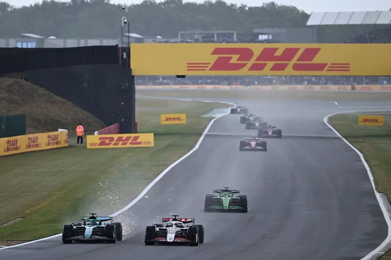 Lance Stroll, Aston Martin Racing, Esteban Ocon, Haas F1 Team