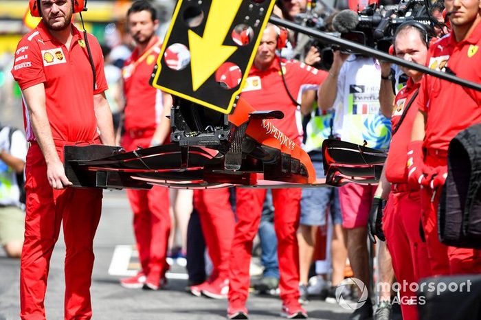 Mecánica Ferrari con alerón delantero