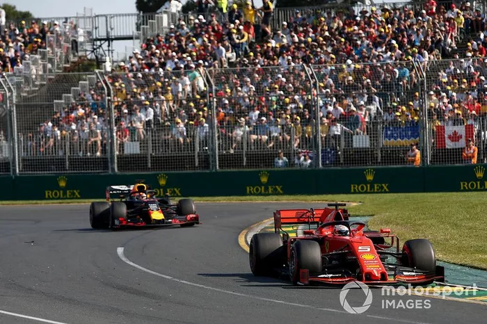 Sebastian Vettel, Ferrari SF90, y Max Verstappen, Red Bull Racing RB15