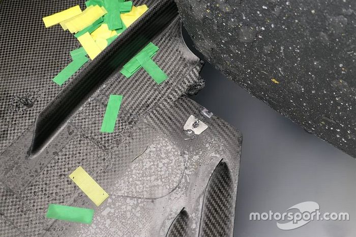 Detalle del fondo plano del Mercedes AMG F1 W10 de Lewis Hamilton