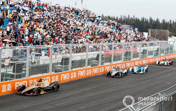 Jean-Eric Vergne, DS TECHEETAH, DS E-Tense FE19, Oliver Rowland, Nissan e.Dams, Nissan IMO1, who defends from Antonio Felix da Costa, BMW I Andretti Motorsports, BMW iFE.18 