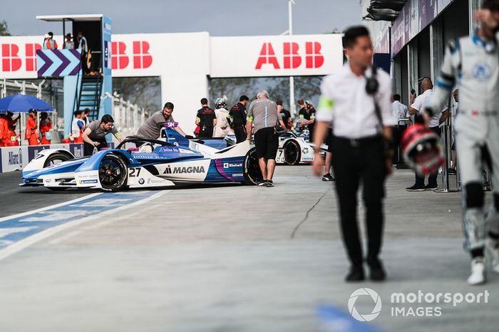 Alexander Sims, BMW I Andretti Motorsports, BMW iFE.18, is pushed into the garage by mechhanics