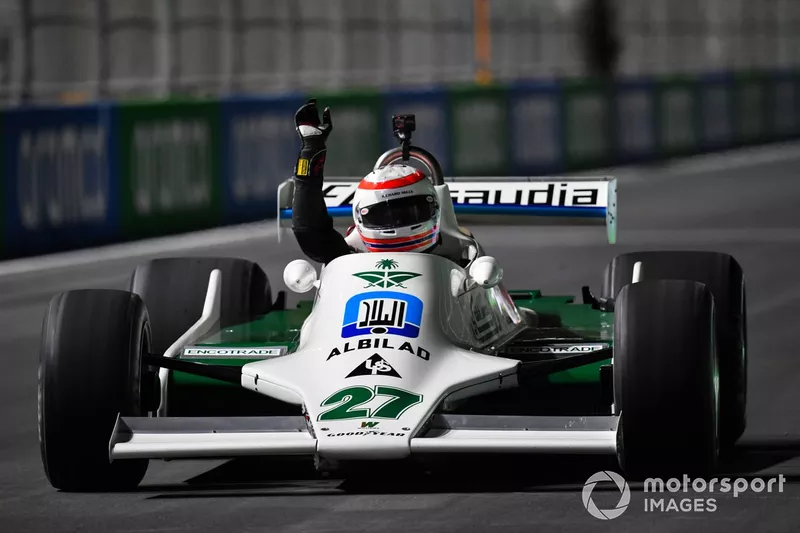 Martin Brundle pilote la Williams FW07 d'Alan Jones