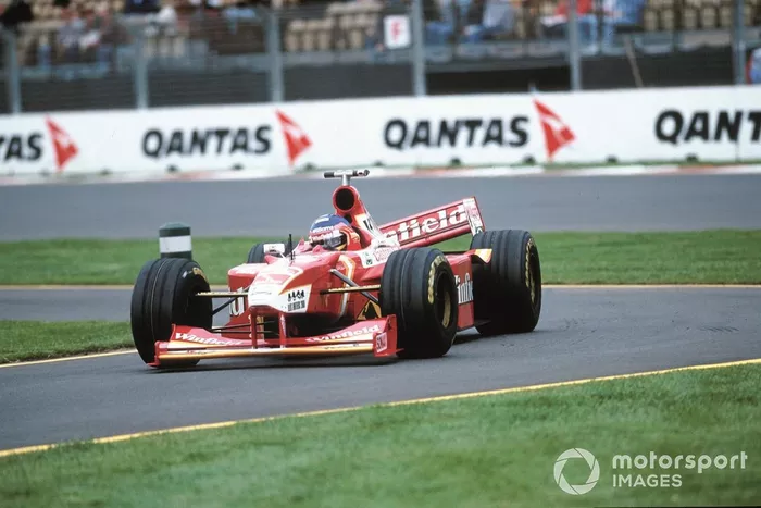 Jacques Villeneuve, Williams Mecachrome FW20 entra en boxes con el alerón trasero roto