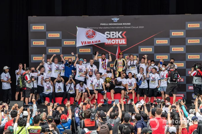 Team Pata Yamaha celebra el mundial de Superbikes