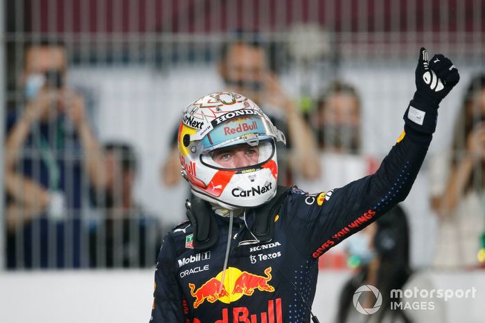 Max Verstappen, Red Bull Racing, 2ª posición, en Parc Ferme